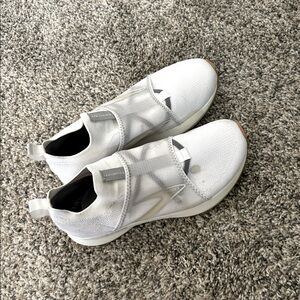 Brooks Levitate Running Shoes, Size 8.5